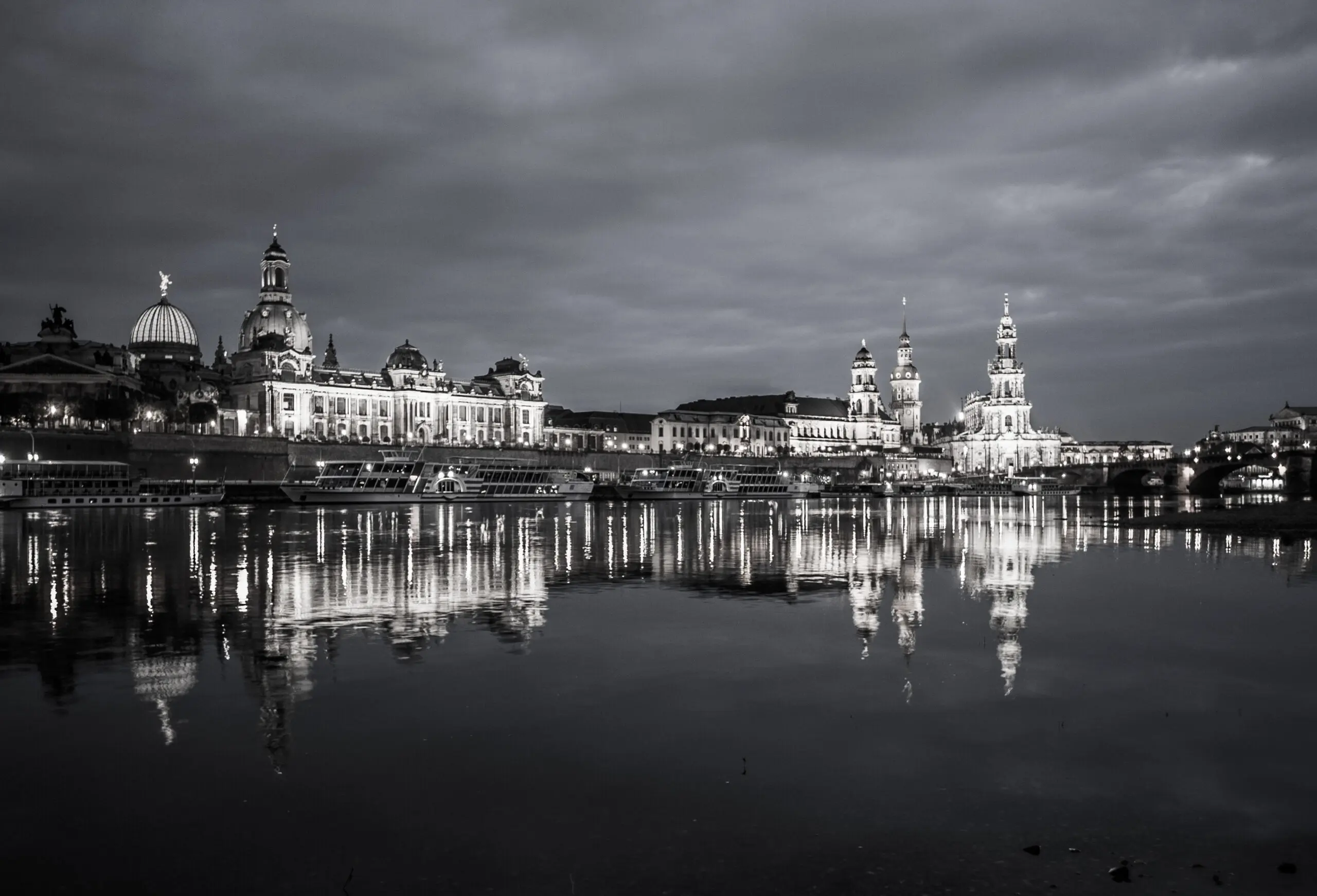 Wandbild (187) Dresden 2 präsentiert: Wasser,Architektur,Sehenswürdigkeiten,Bäche und Flüsse,Wasserspiegelungen