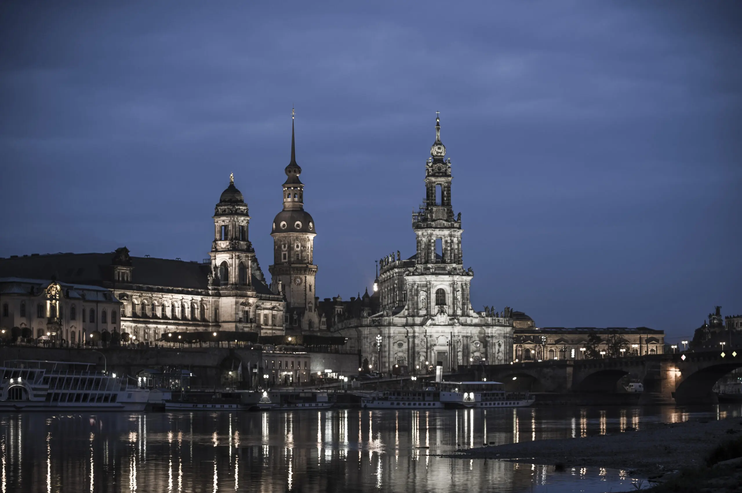 Wandbild (280) Dresden1 präsentiert: Wasser,Architektur,Sehenswürdigkeiten,Wasserspiegelungen