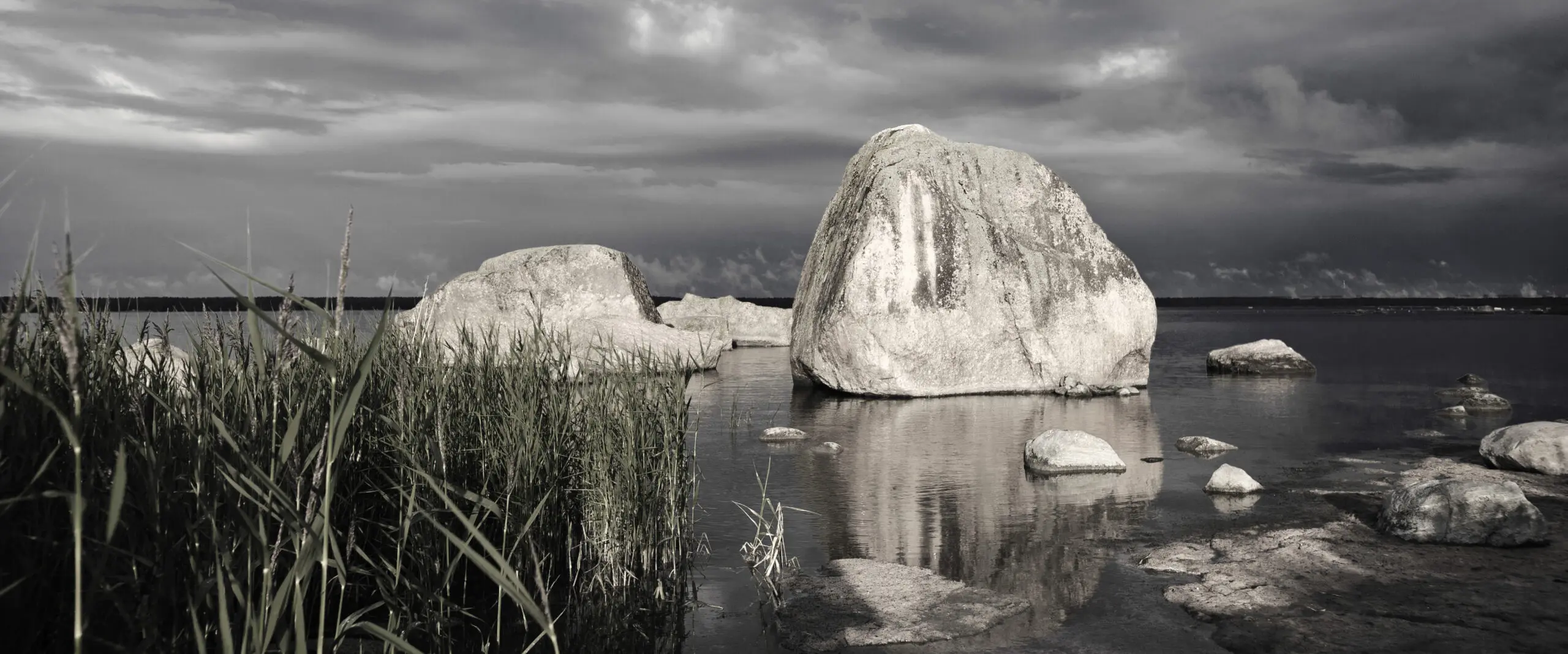 Wandbild (497) Findling präsentiert: Wasser,Landschaften,Gewässer,Seen,Wasserspiegelungen