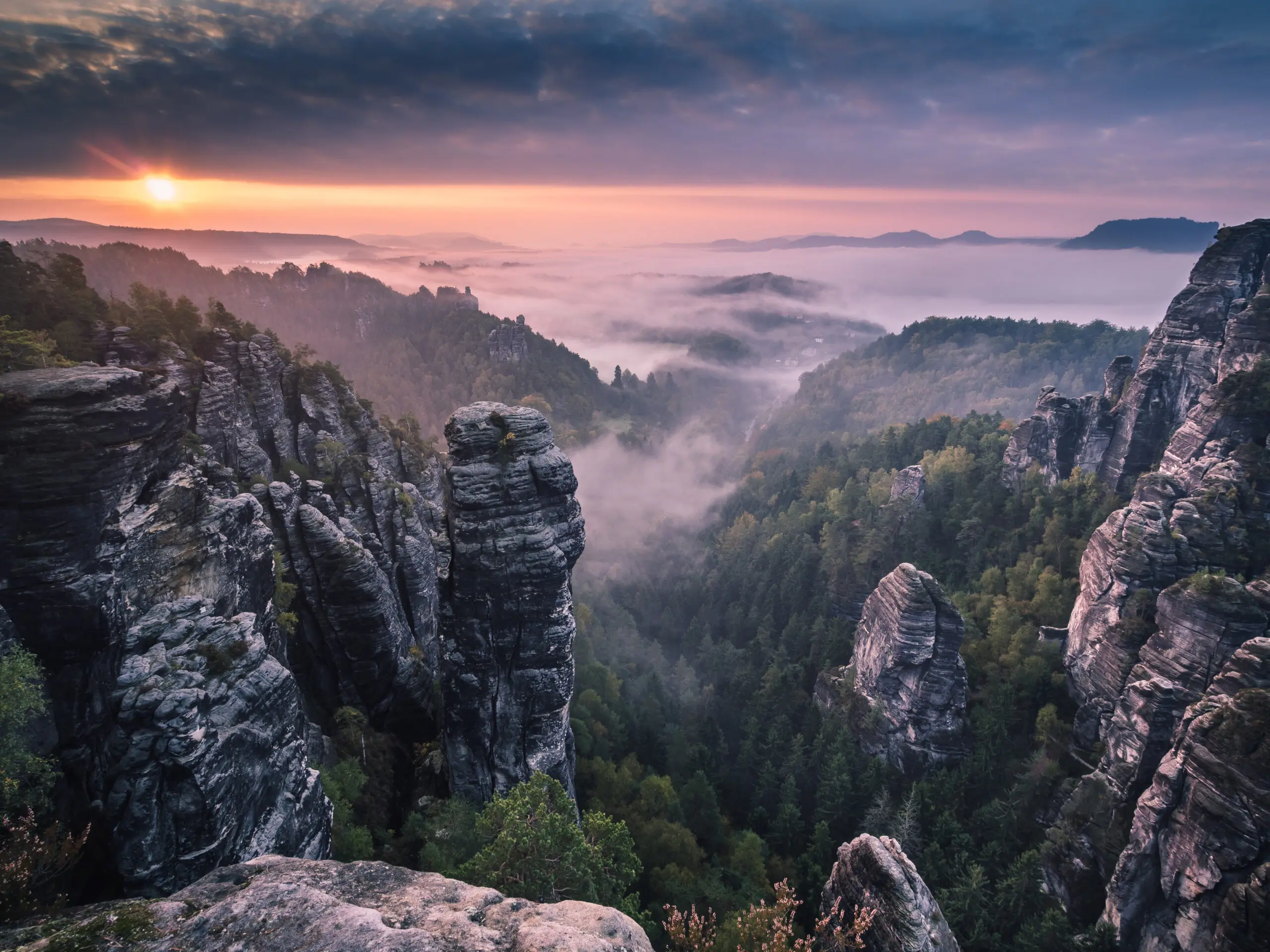 Wandbild (3043) Sonnenaufgang auf den Felsen der Sächsischen Schweiz präsentiert: Landschaften,Berge