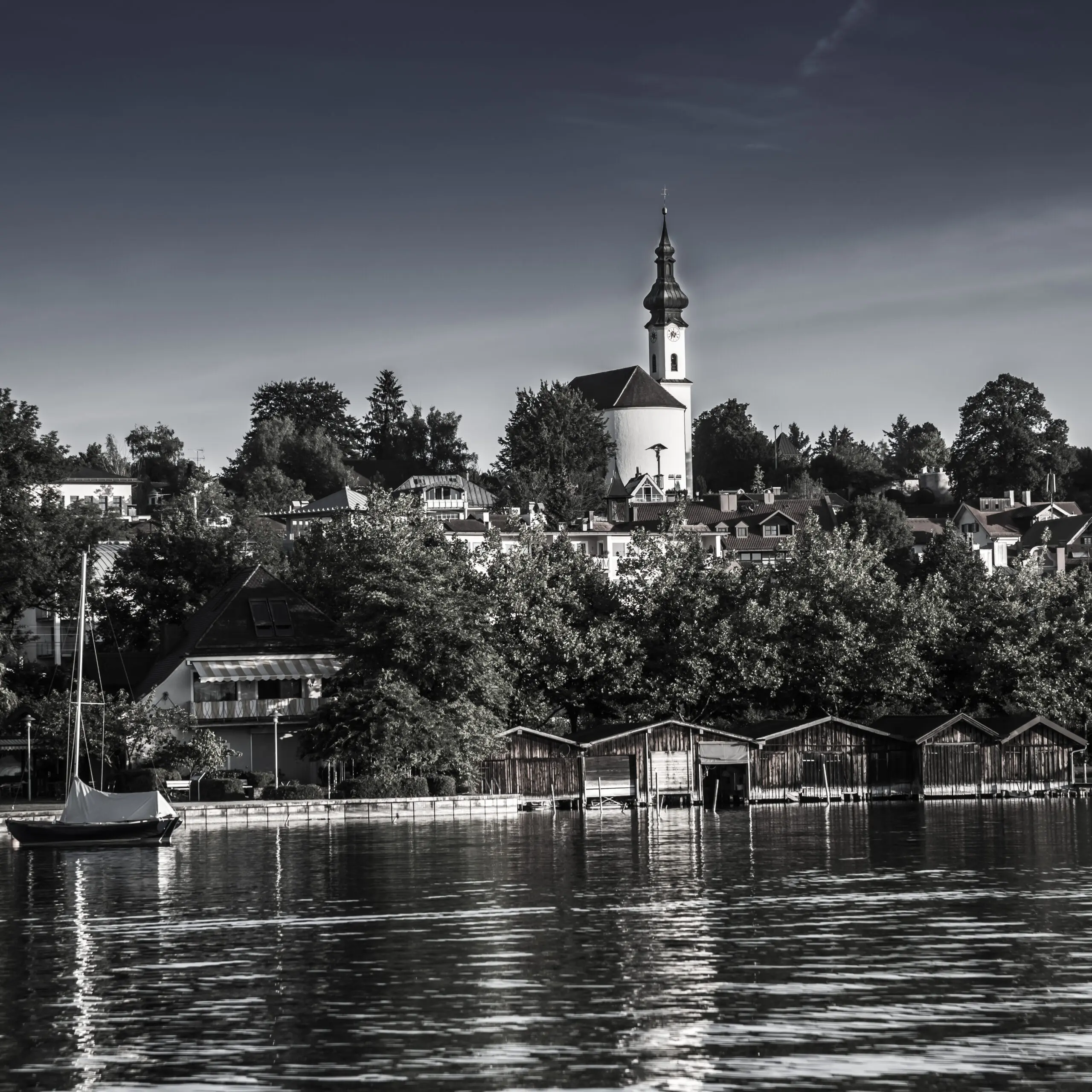 Wandbild (3650) See und St. Josef präsentiert: Architektur,Landschaften,Häuser,Sonstige Architektur,Sehenswürdigkeiten,Sommer,Gewässer
