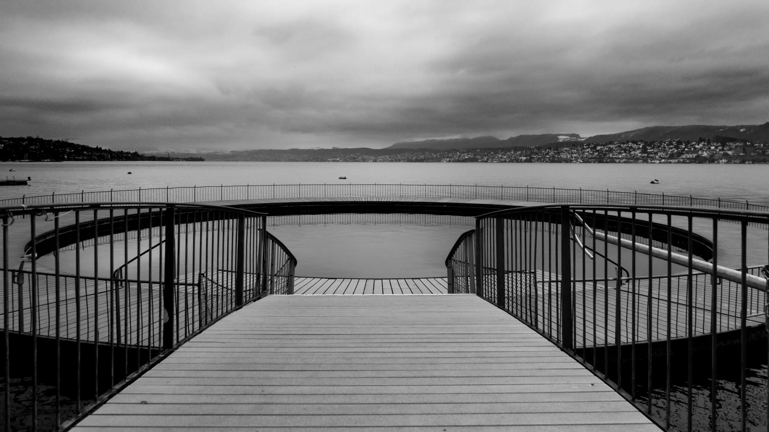 Wandbild (3924) Promenade 1 präsentiert: Wasser,Landschaften,Stege,Gewässer,Seen