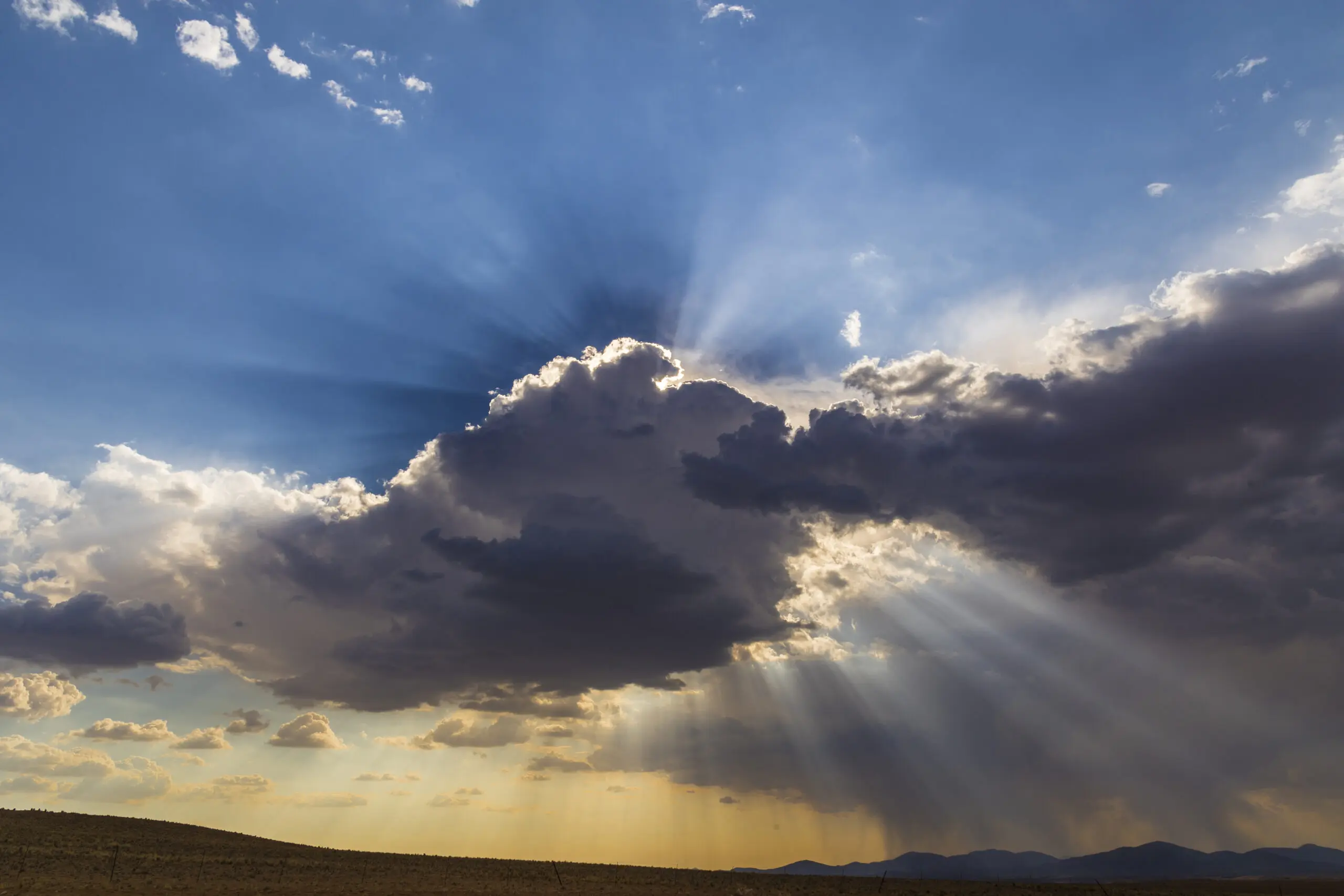 Wandbild (4016) Cloudy rays präsentiert: Kreatives,Natur,Landschaften