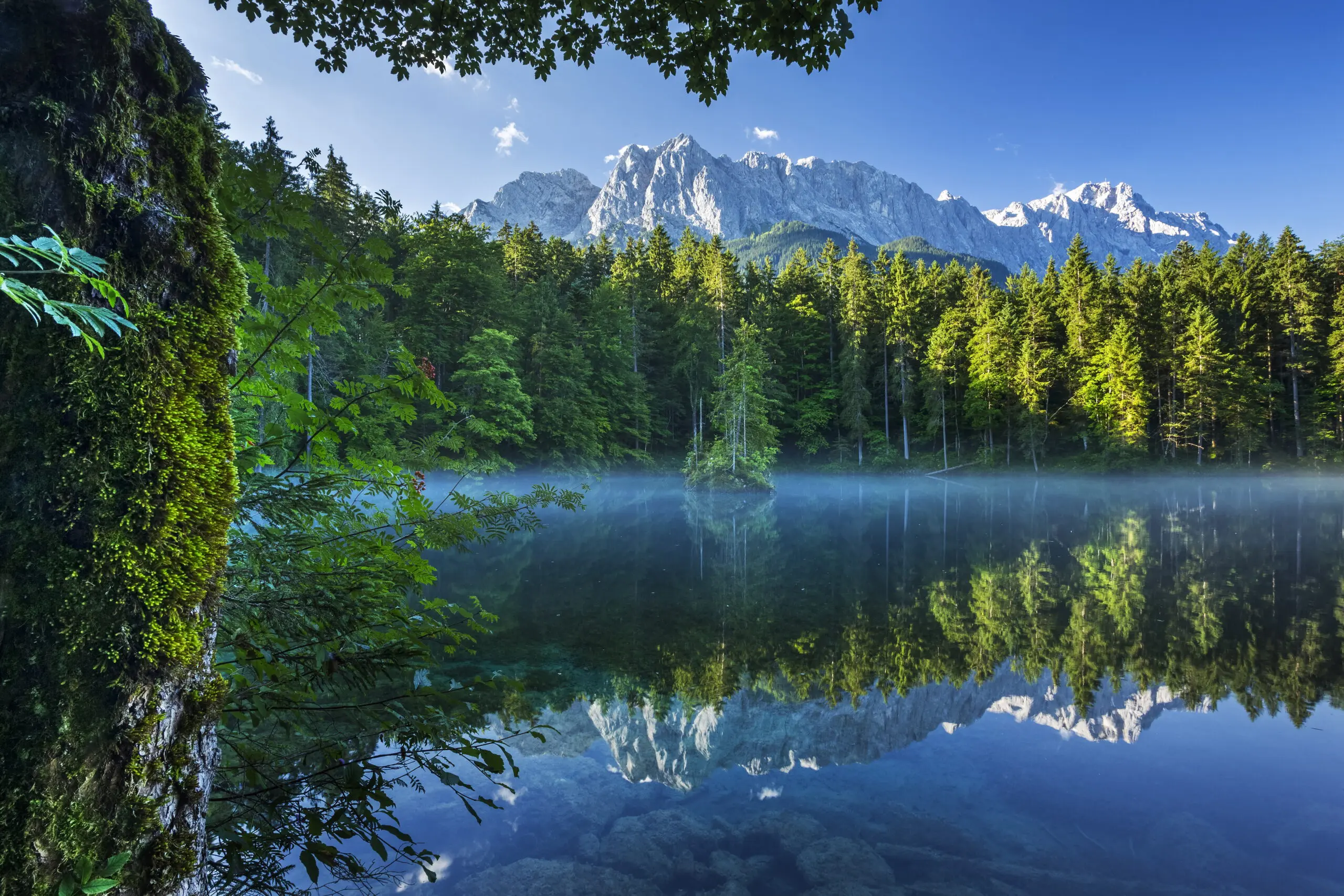 Wandbild (4665) Schmid Reinhard – Badersee präsentiert: Wasser,Natur,Landschaften,Bäume,Sommer,Wälder,Berge,Frühling,Gewässer,Seen,Wasserspiegelungen