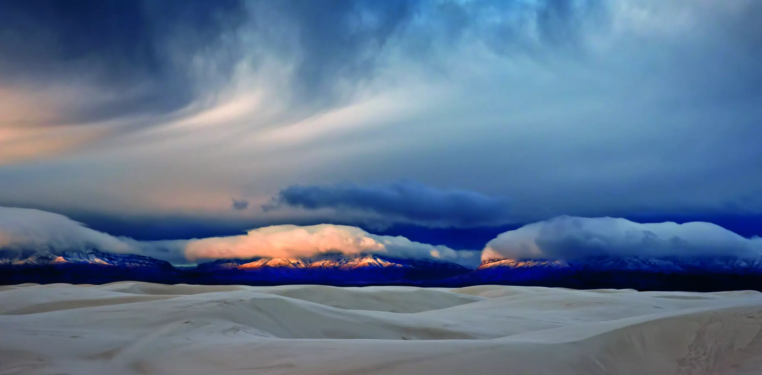 Wandbild (5134) Daybreak at white sands by Jon Fan präsentiert: Details und Strukturen,Natur,Landschaften,Strände,Amerika,Berge,Sonstige Naturdetails