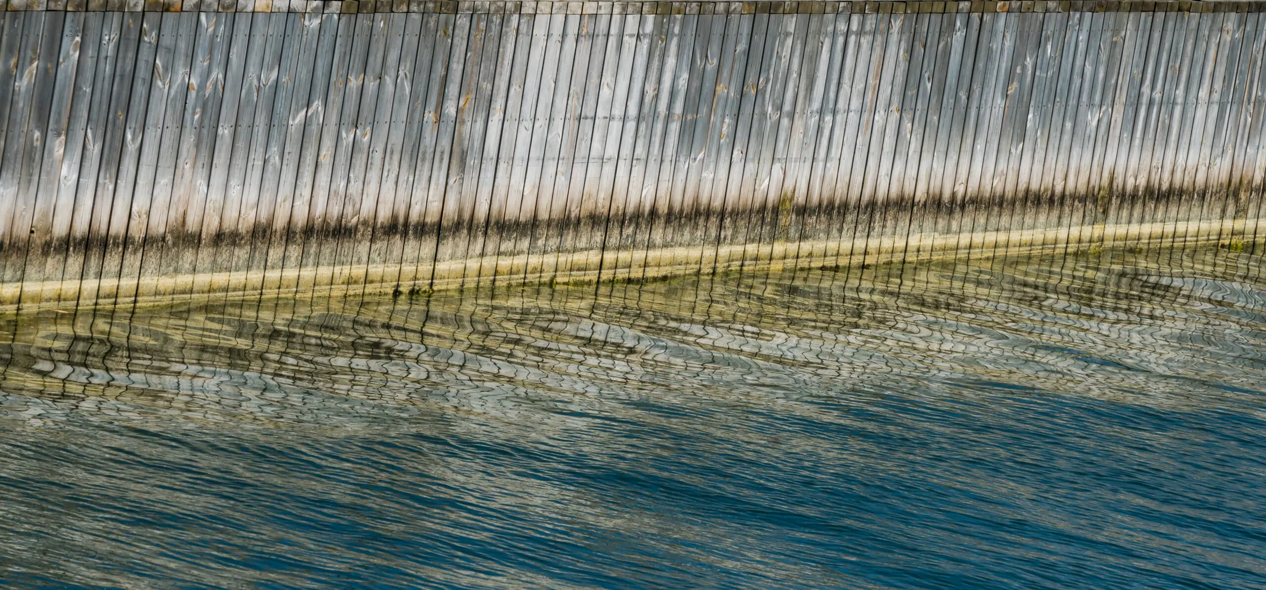 Wandbild (5344) Dissolving lines präsentiert: Wasser,Kreatives,Details und Strukturen,Abstrakt,Natur,Wasserspiegelungen,Sonstiges Kreatives,Sonstige Naturdetails,Holz