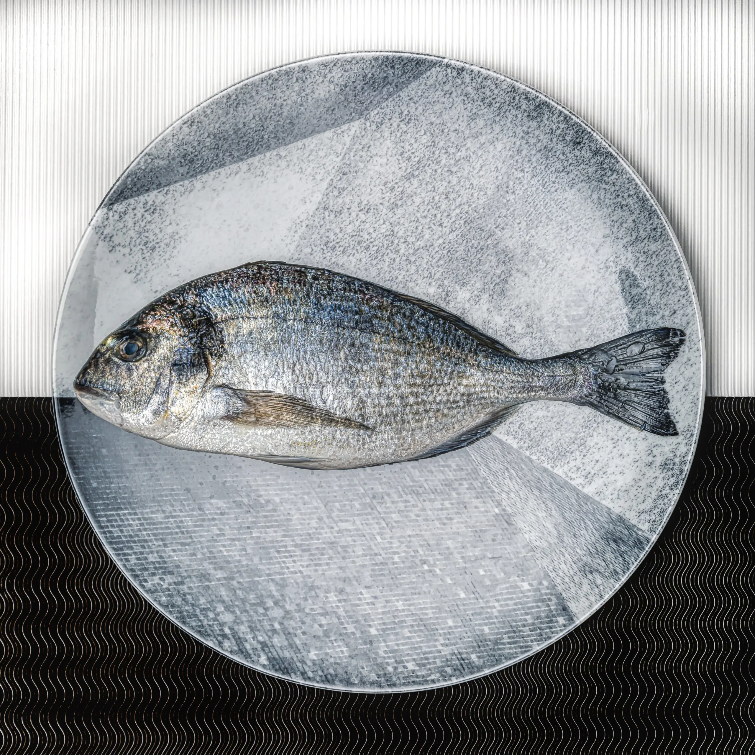 Wandbild (5983) Fisch auf Teller präsentiert: Stillleben,Tiere,Essen und Getränke,Fische