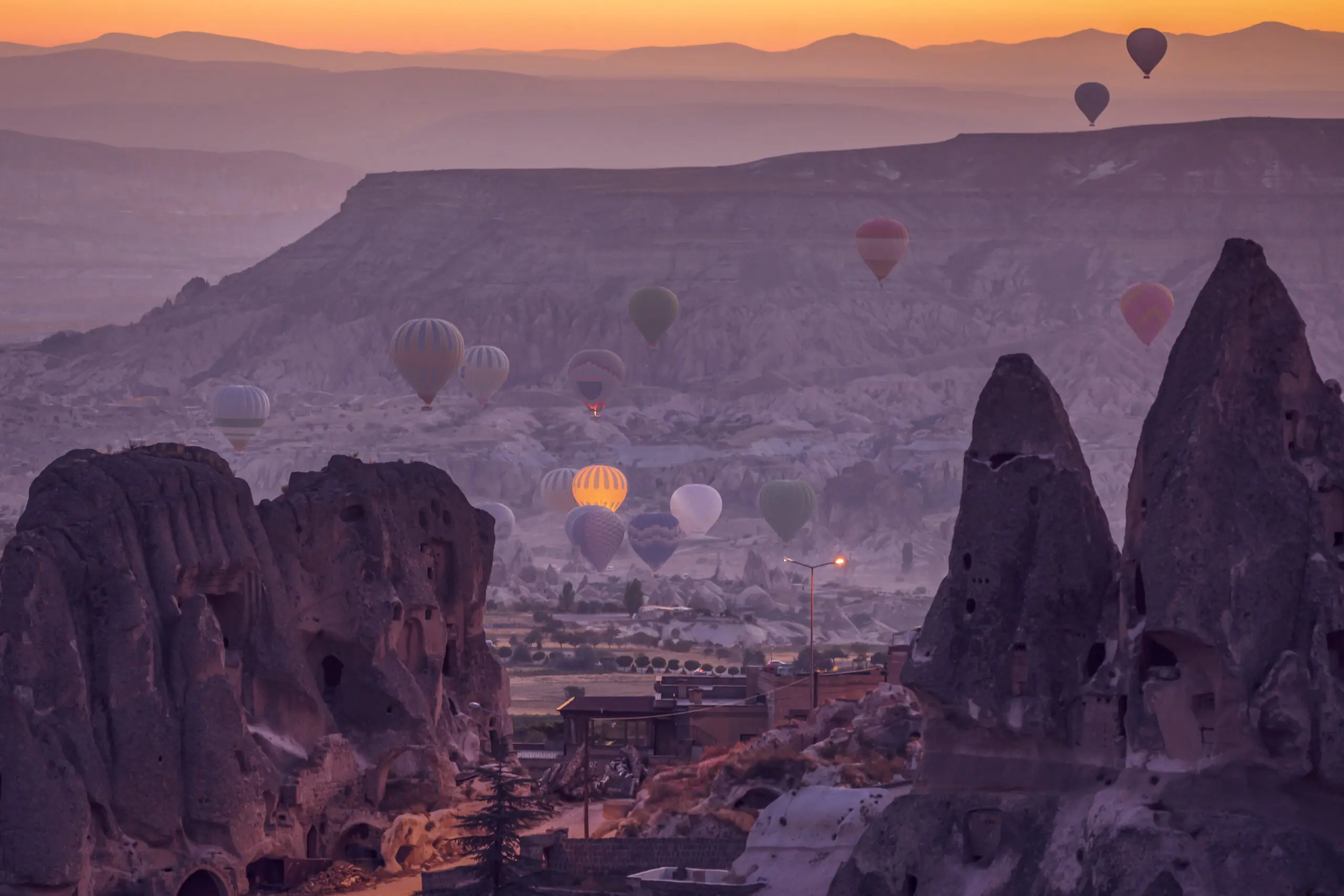 Wandbild (6035) rising ballons by Chantal Reed/HUBER IMAGES präsentiert: Kreatives,Natur,Landschaften,Asien,Berge,Sonstiges Kreatives