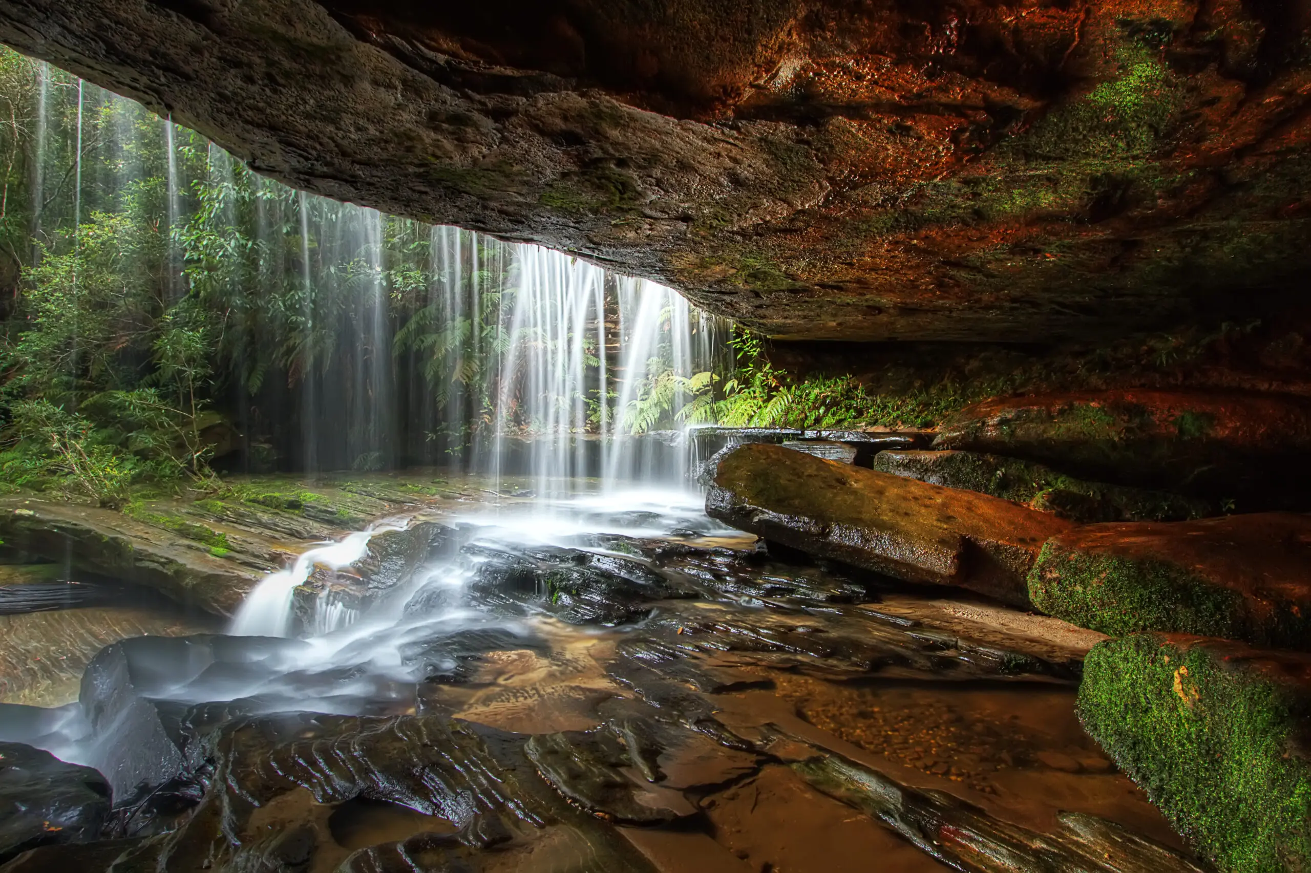 Wandbild (27759) Under The Ledge by Mark Lucey präsentiert: Wasser,Natur,Landschaften,Sommer,Wälder,Asien,Gewässer,Wasserfälle